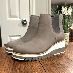 Women’s boots size 8 Gray wedge